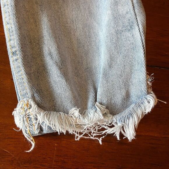 Women’s Almost Famous Size 7 Light Wash Ultra Distressed Jeans - Picture 11 of 12